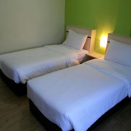 Merlin Hotel Penang George Town Exterior foto