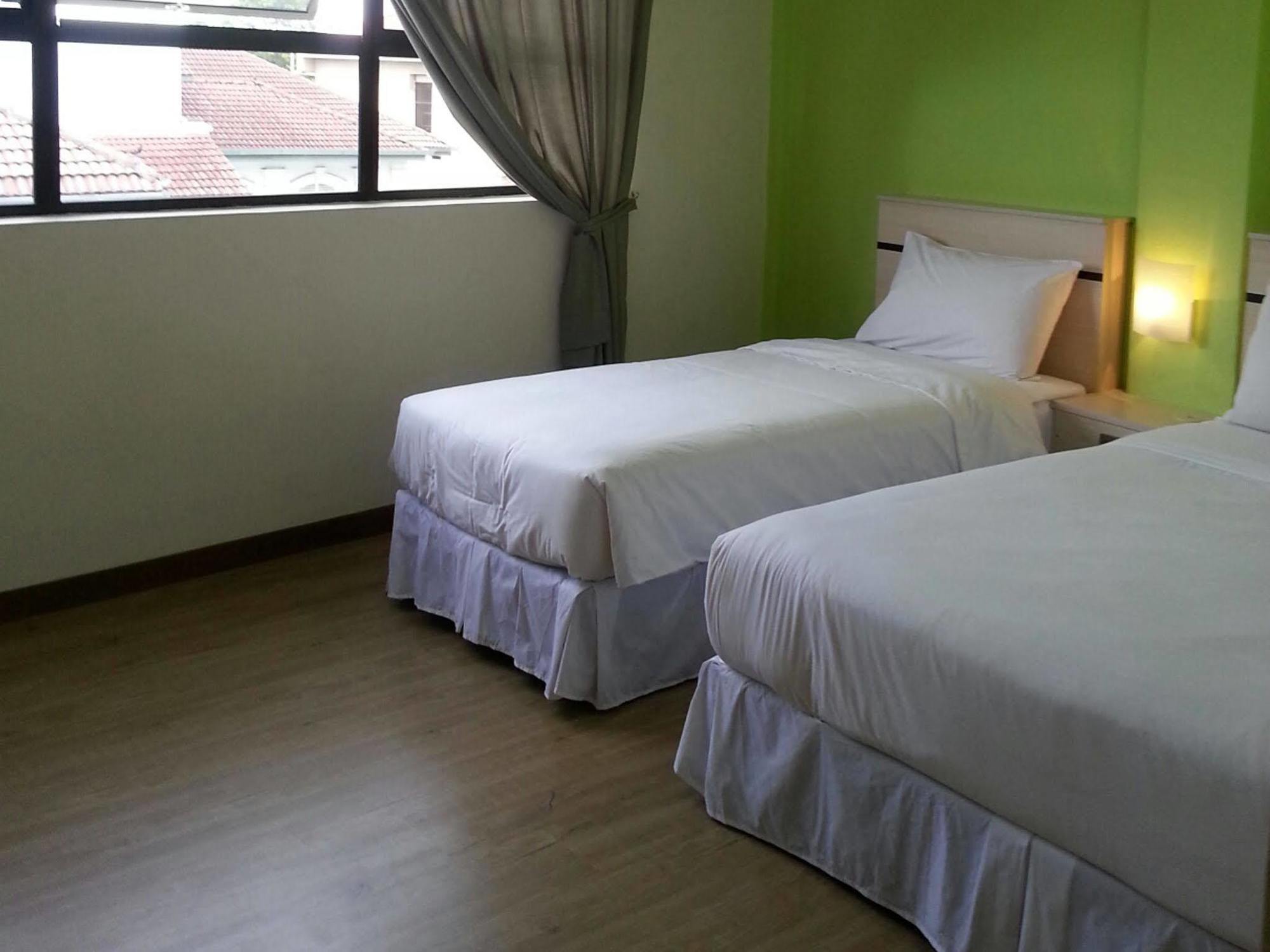 Merlin Hotel Penang George Town Exterior foto