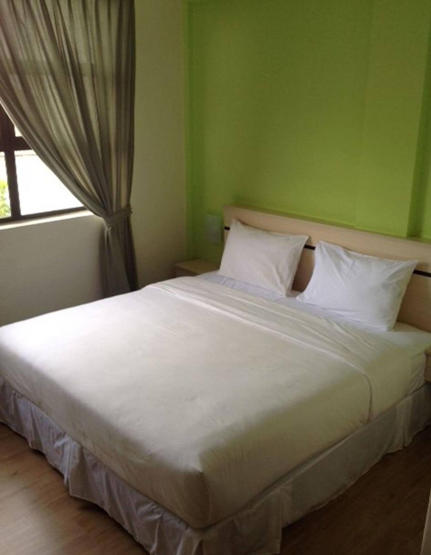 Merlin Hotel Penang George Town Exterior foto
