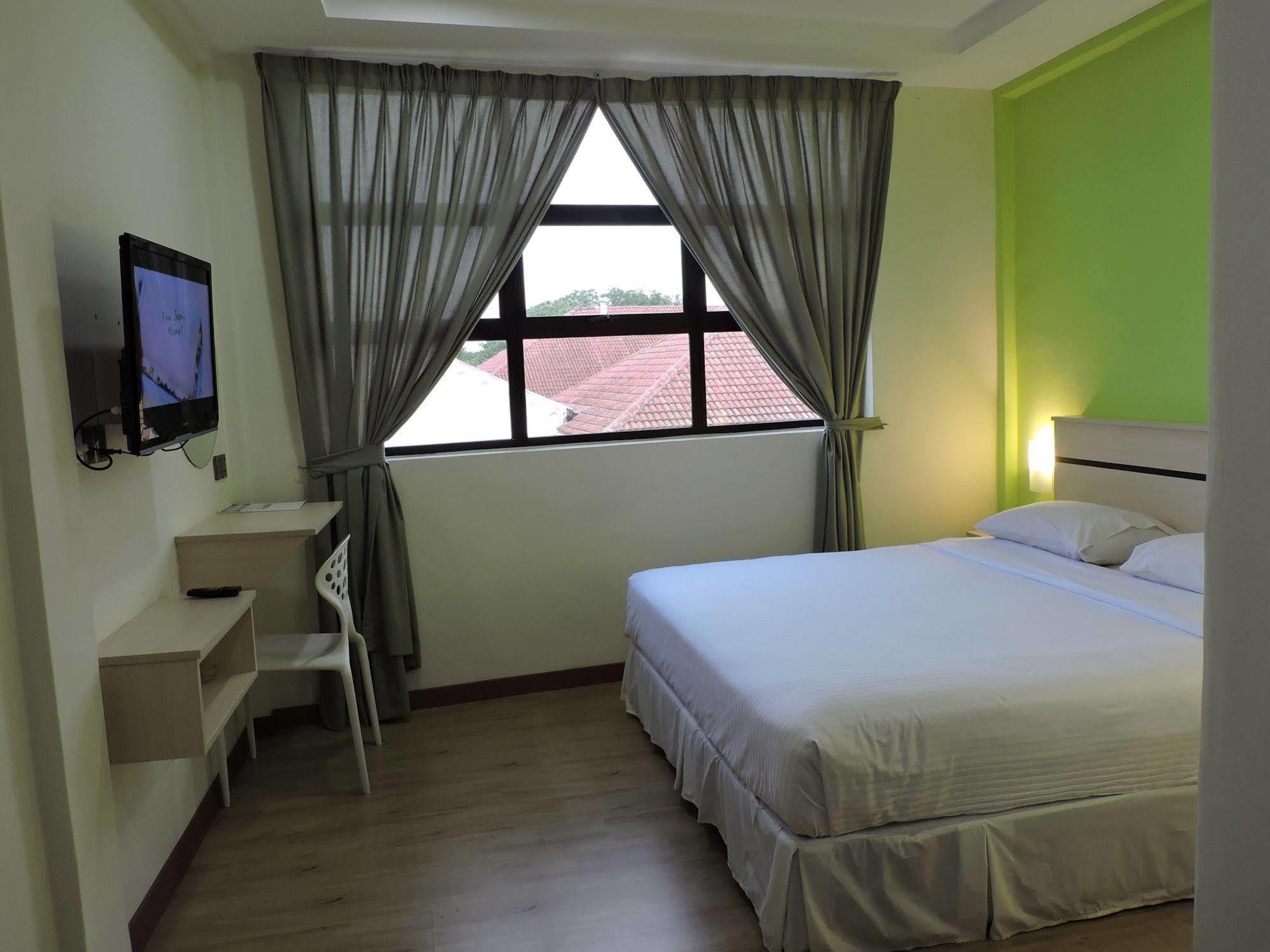 Merlin Hotel Penang George Town Exterior foto